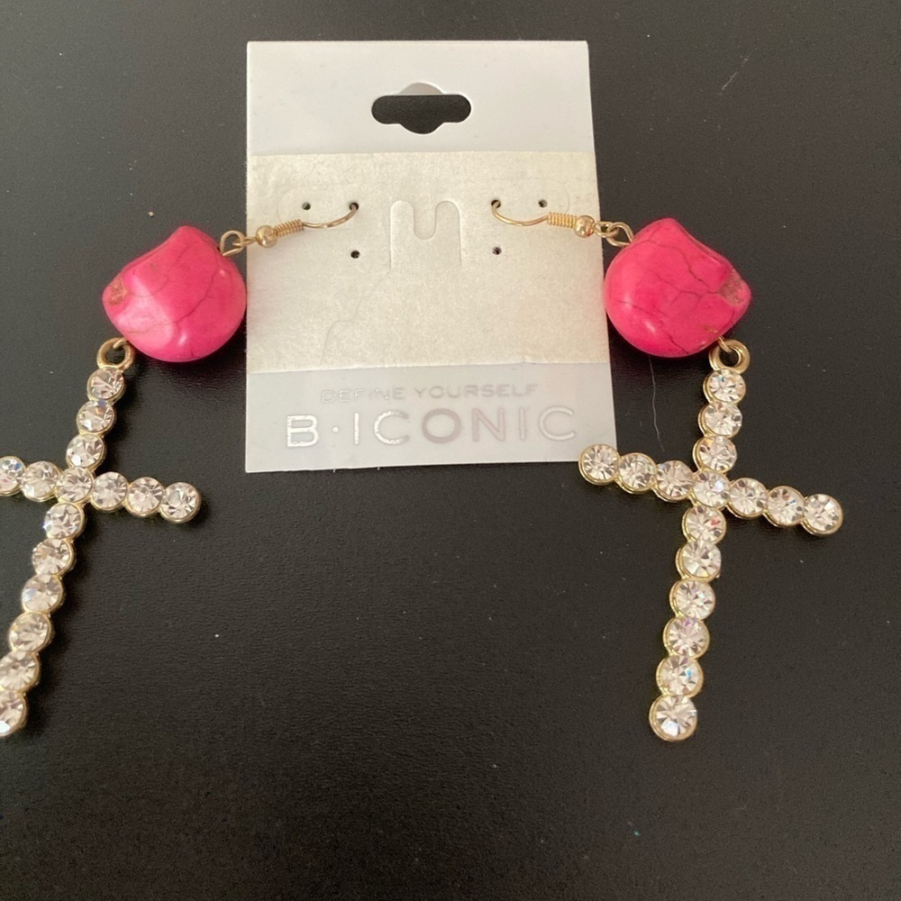 Biconic rhinestone cross and pink scull earrings - Picture 2 of 3